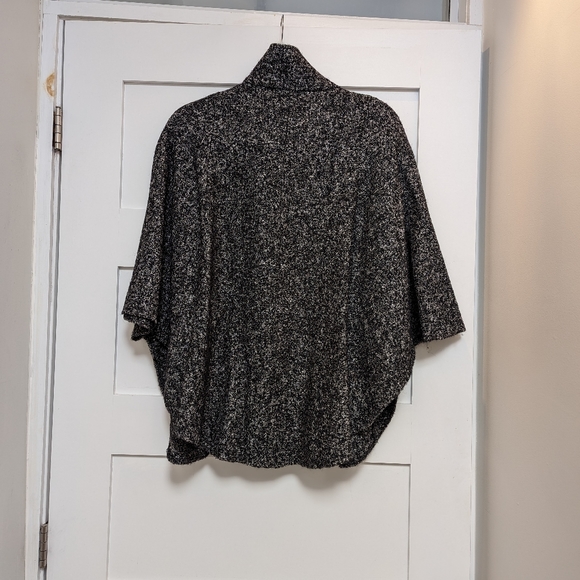 Novelti Black/Grey Cape - Picture 12 of 13